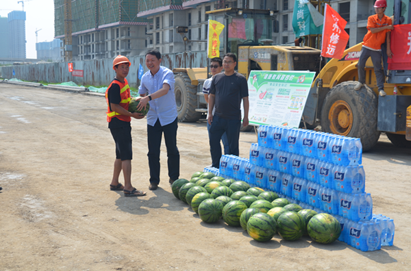 乐鱼手机网页版登录入口-乐鱼(中国)
开展夏季送清凉慰问市政工程一线活动